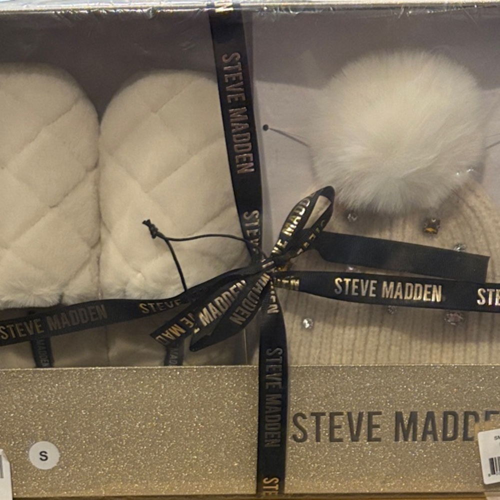 Steve Madden Cream Beanie and Slippers